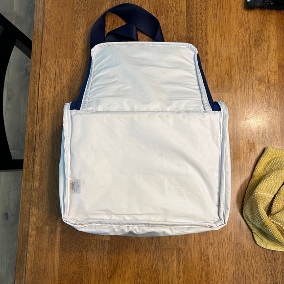 Vera Bradley Lunch Tote - Picture 13 of 16